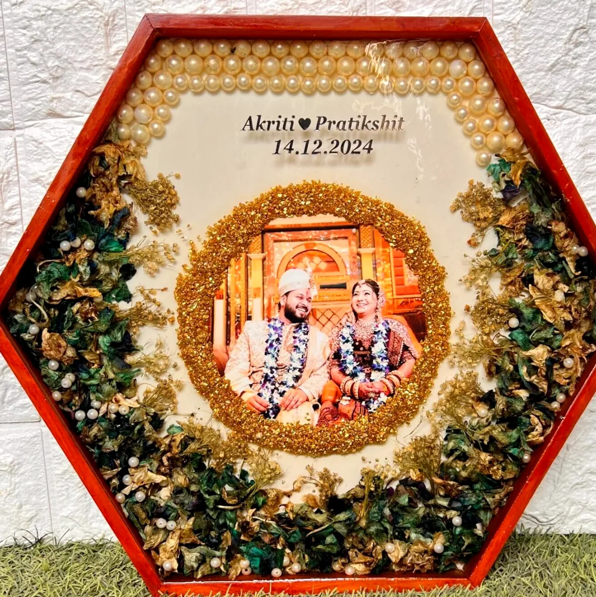 Varmala hexagon photo in resin
